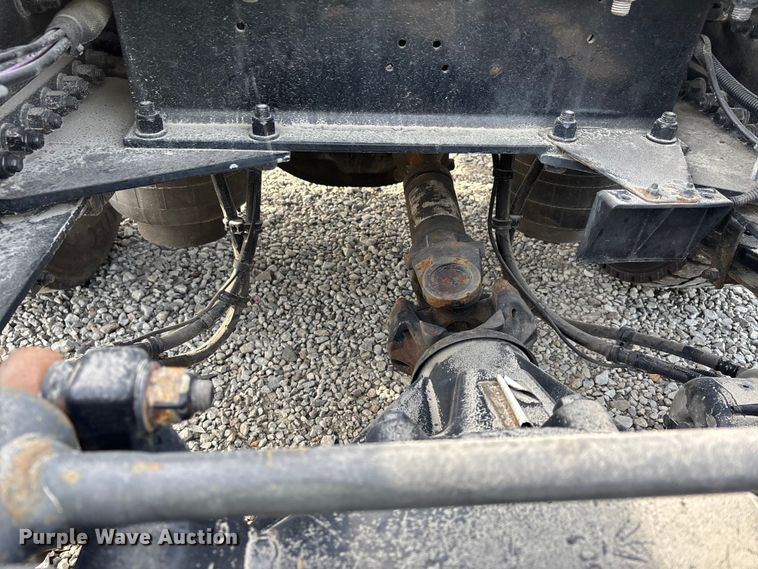 image for item YA3334 2019 Kenworth T680 semi truck