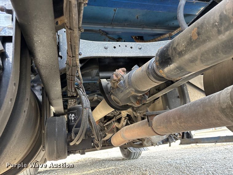 image for item YA3334 2019 Kenworth T680 semi truck