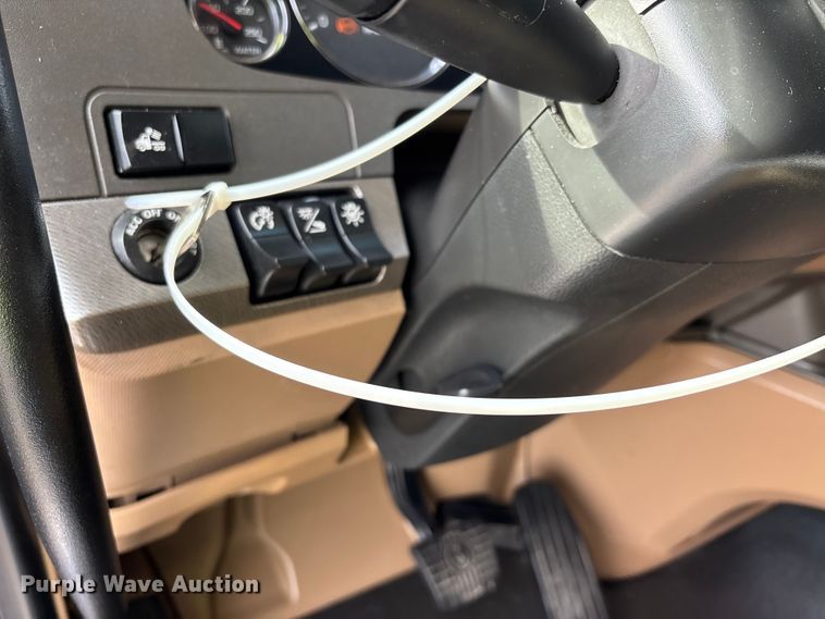 image for item YA3334 2019 Kenworth T680 semi truck