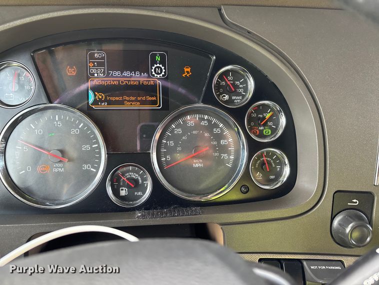 image for item YA3334 2019 Kenworth T680 semi truck