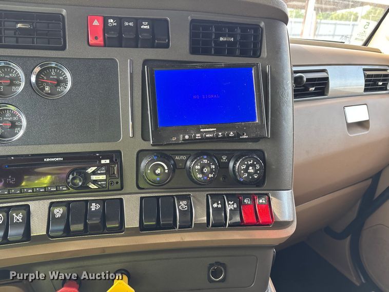 image for item YA3334 2019 Kenworth T680 semi truck