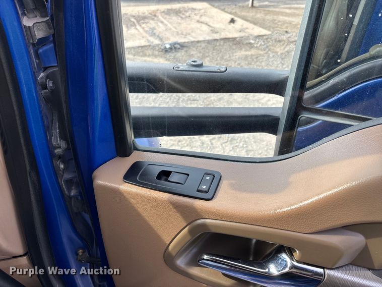 image for item YA3334 2019 Kenworth T680 semi truck