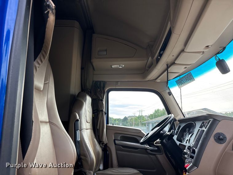 image for item YA3334 2019 Kenworth T680 semi truck