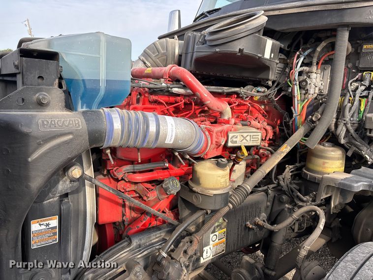 image for item YA3334 2019 Kenworth T680 semi truck