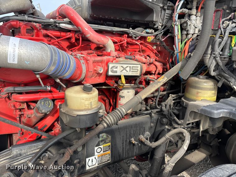 image for item YA3334 2019 Kenworth T680 semi truck