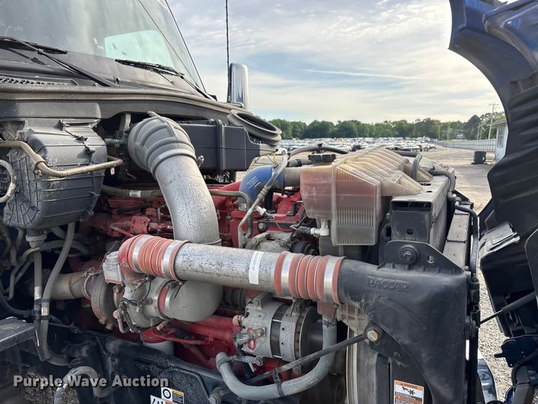 image for item YA3334 2019 Kenworth T680 semi truck