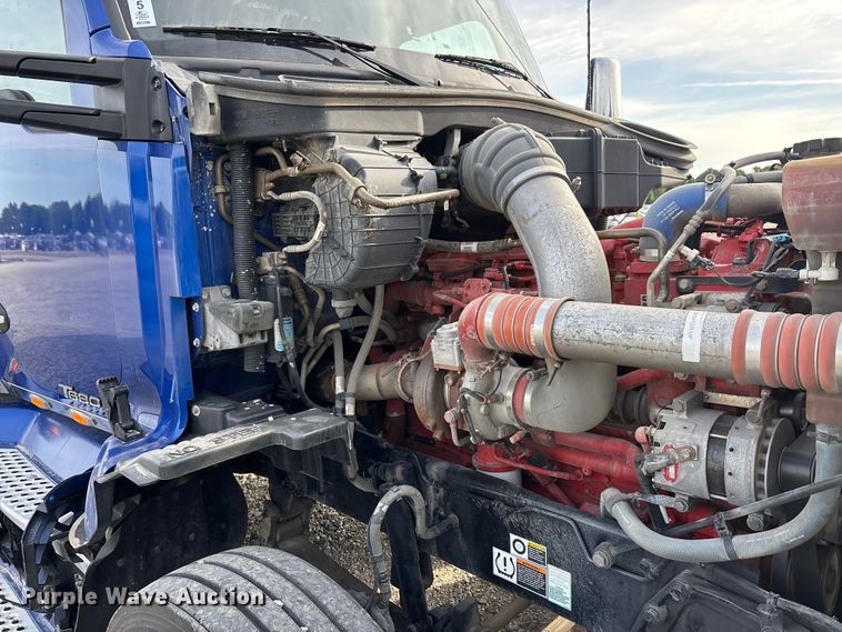 image for item YA3334 2019 Kenworth T680 semi truck
