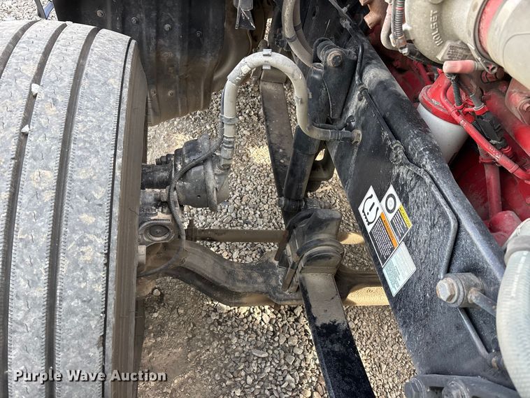 image for item YA3334 2019 Kenworth T680 semi truck