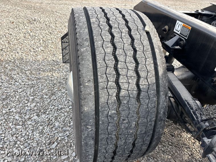 image for item YA3334 2019 Kenworth T680 semi truck
