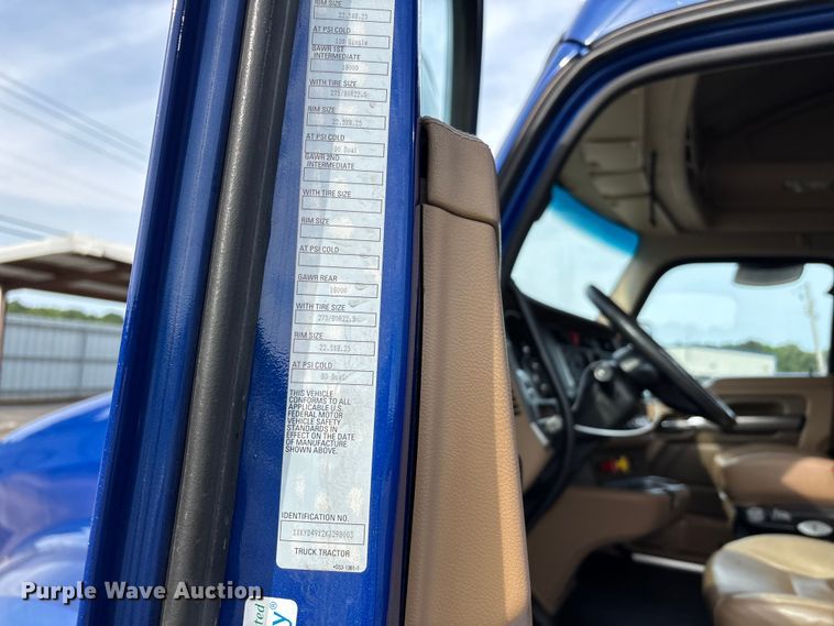 image for item YA3334 2019 Kenworth T680 semi truck