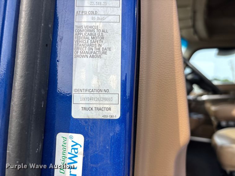 image for item YA3334 2019 Kenworth T680 semi truck