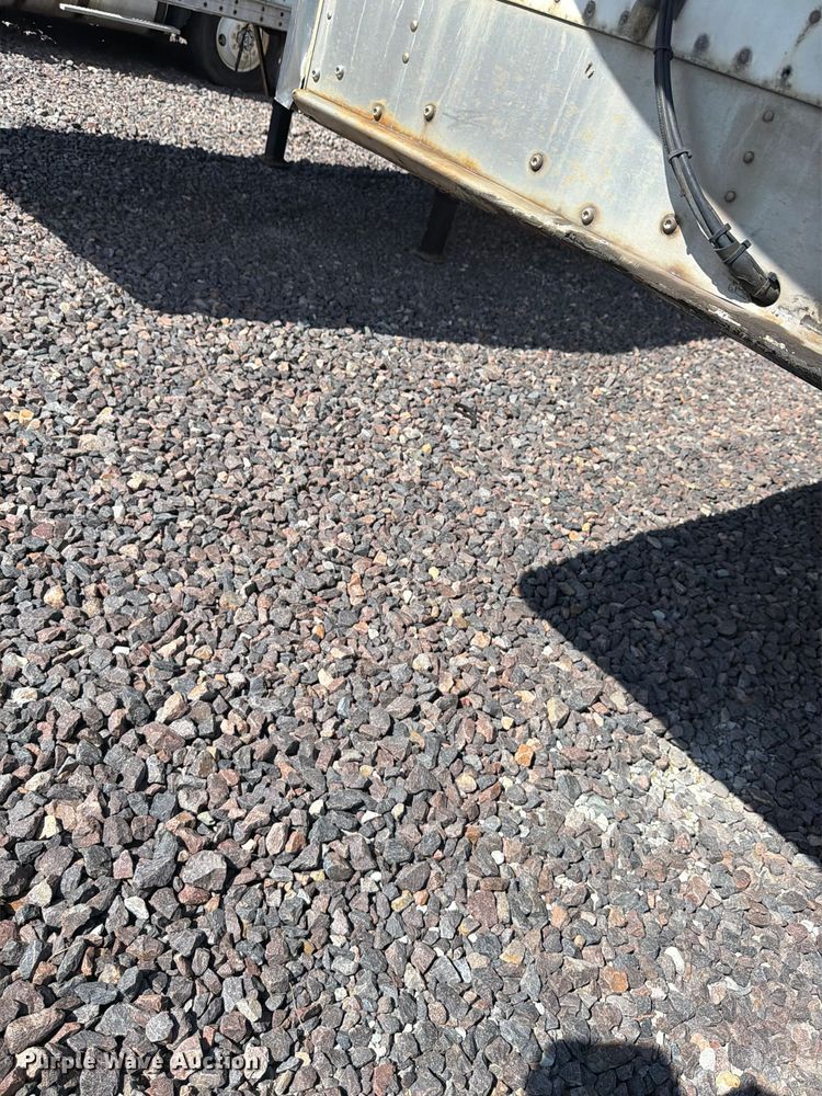 image for item YA3340 2017 Wabash RFALHSA refrigerated van trailer