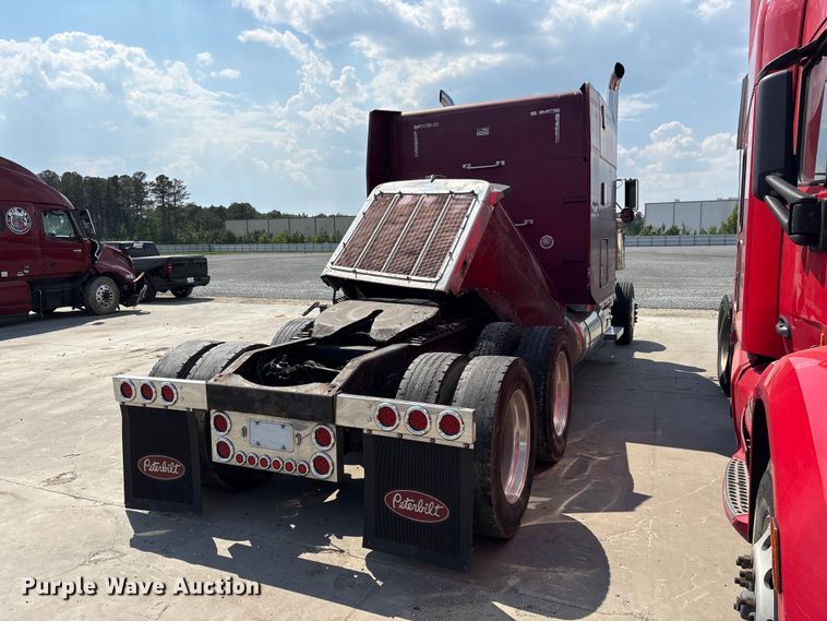 image for item YA3342 2000 Peterbilt 379 semi truck