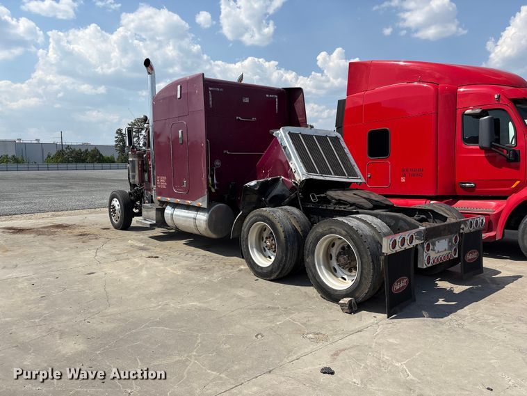 image for item YA3342 2000 Peterbilt 379 semi truck