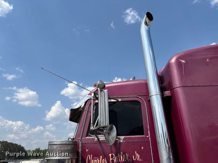 image for item YA3342 2000 Peterbilt 379 semi truck