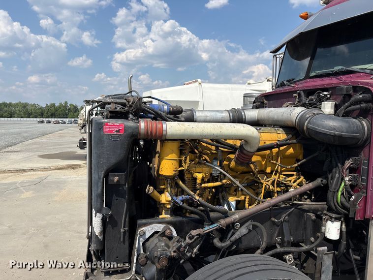 image for item YA3342 2000 Peterbilt 379 semi truck