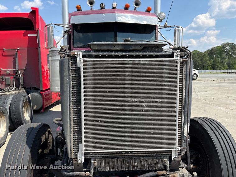 image for item YA3342 2000 Peterbilt 379 semi truck