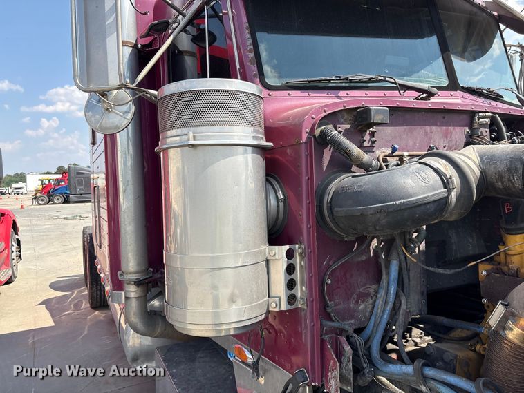 image for item YA3342 2000 Peterbilt 379 semi truck