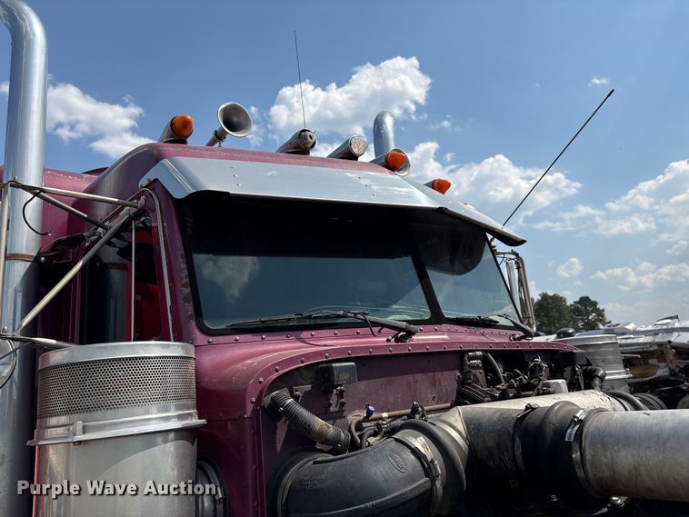 image for item YA3342 2000 Peterbilt 379 semi truck