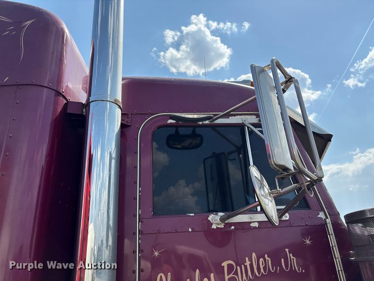 image for item YA3342 2000 Peterbilt 379 semi truck