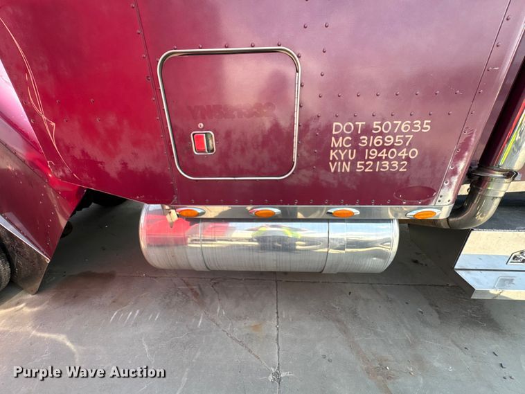 image for item YA3342 2000 Peterbilt 379 semi truck