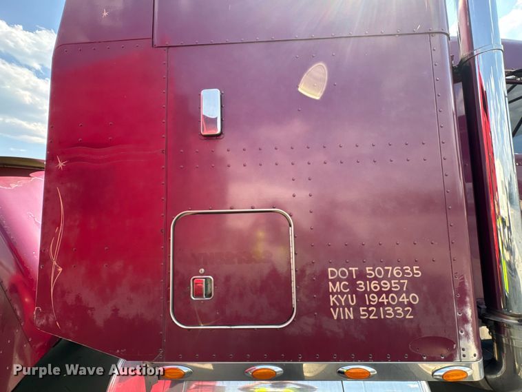 image for item YA3342 2000 Peterbilt 379 semi truck