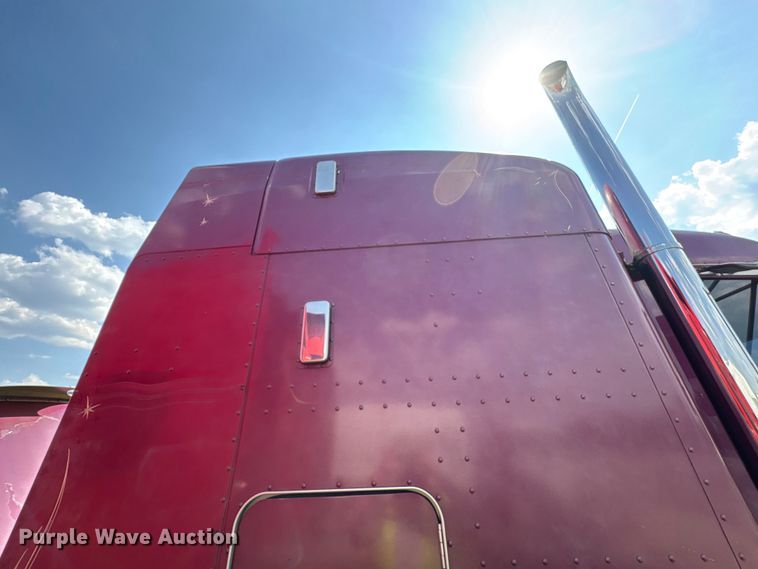 image for item YA3342 2000 Peterbilt 379 semi truck