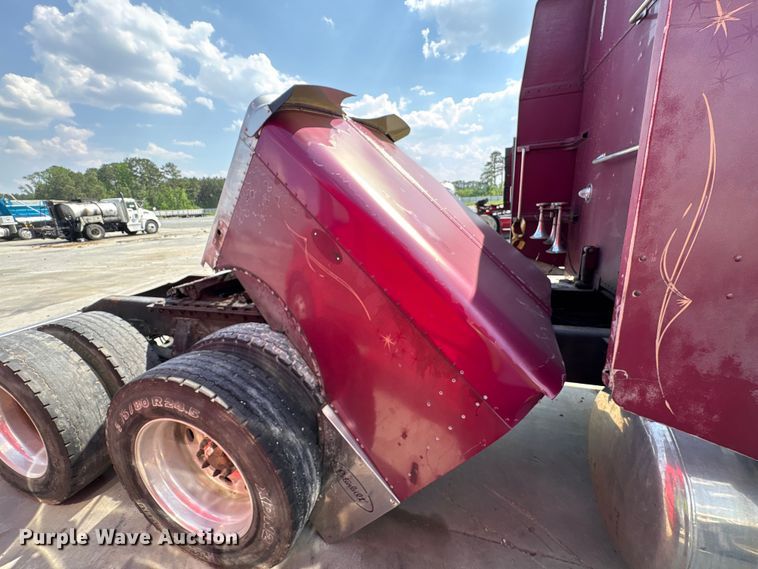 image for item YA3342 2000 Peterbilt 379 semi truck
