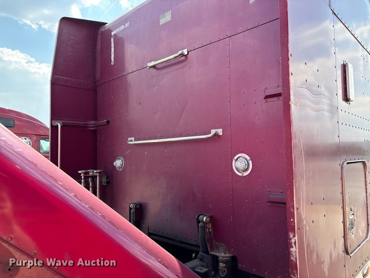 image for item YA3342 2000 Peterbilt 379 semi truck