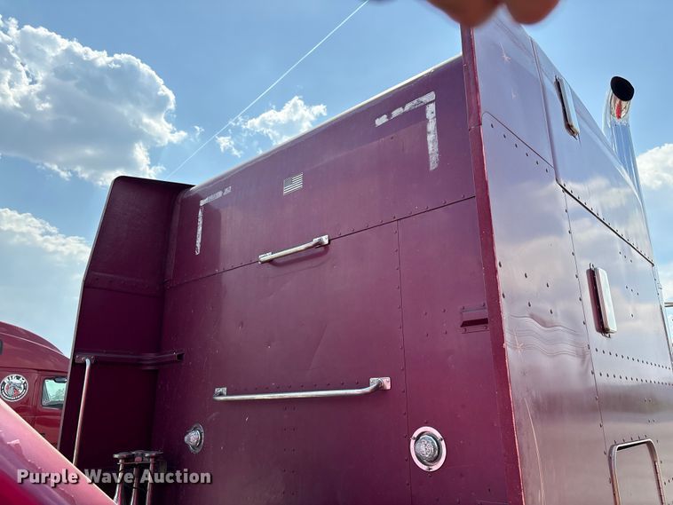 image for item YA3342 2000 Peterbilt 379 semi truck