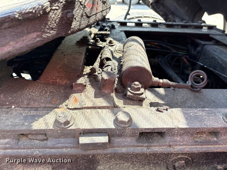 image for item YA3342 2000 Peterbilt 379 semi truck