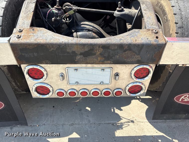 image for item YA3342 2000 Peterbilt 379 semi truck