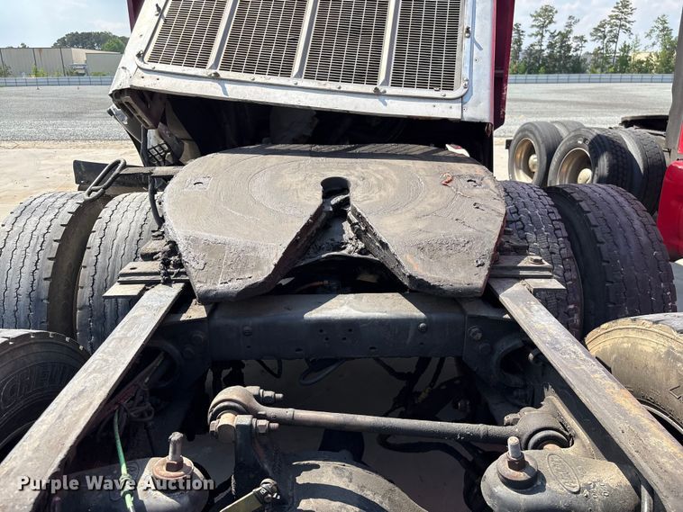 image for item YA3342 2000 Peterbilt 379 semi truck
