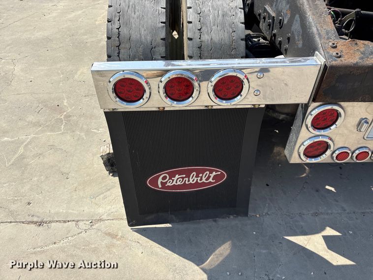 image for item YA3342 2000 Peterbilt 379 semi truck