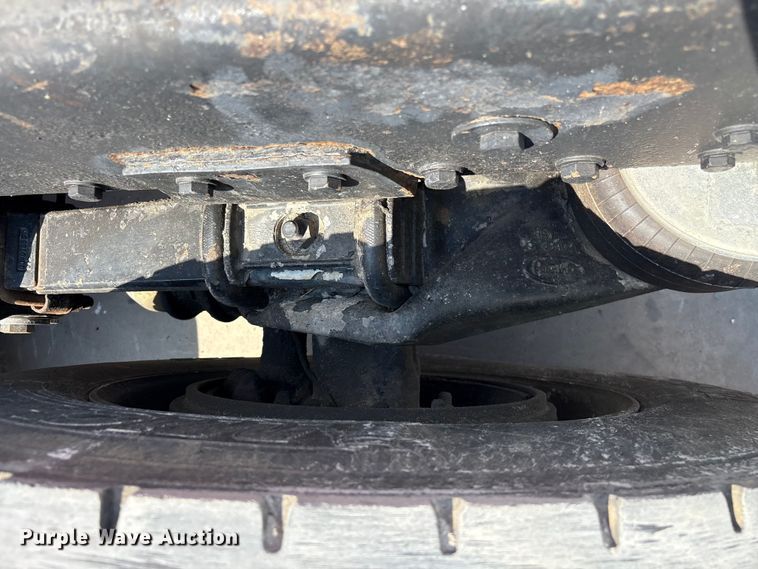 image for item YA3342 2000 Peterbilt 379 semi truck