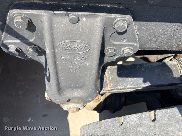 image for item YA3342 2000 Peterbilt 379 semi truck