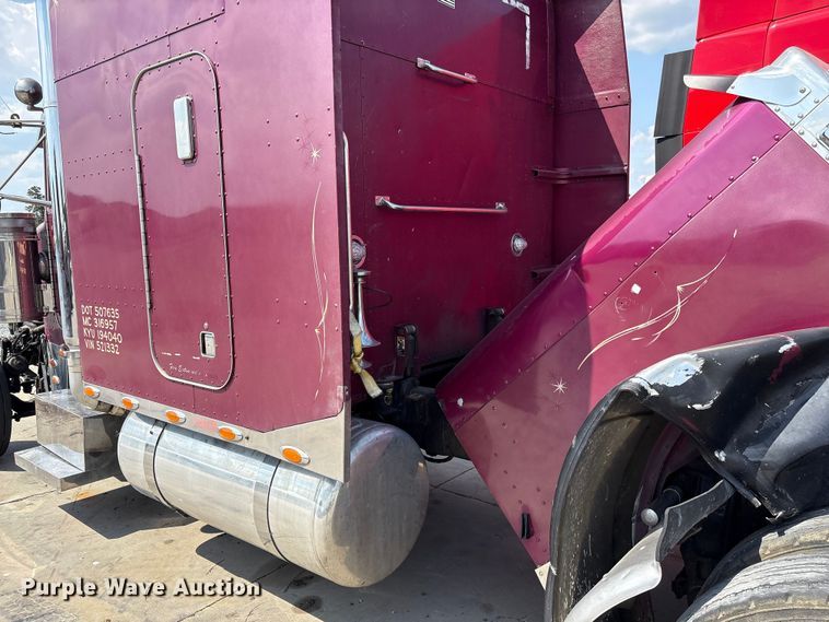 image for item YA3342 2000 Peterbilt 379 semi truck