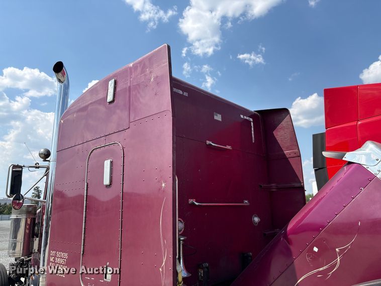 image for item YA3342 2000 Peterbilt 379 semi truck