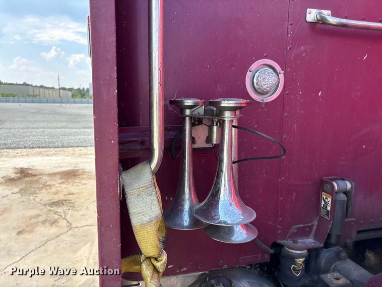 image for item YA3342 2000 Peterbilt 379 semi truck