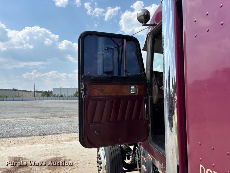 image for item YA3342 2000 Peterbilt 379 semi truck