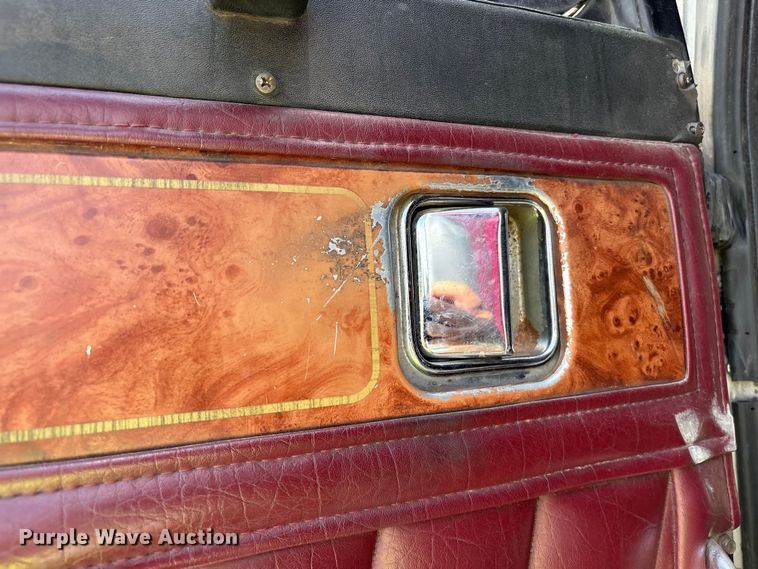 image for item YA3342 2000 Peterbilt 379 semi truck