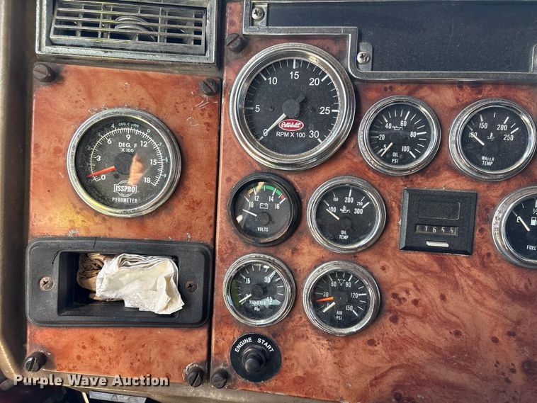 image for item YA3342 2000 Peterbilt 379 semi truck