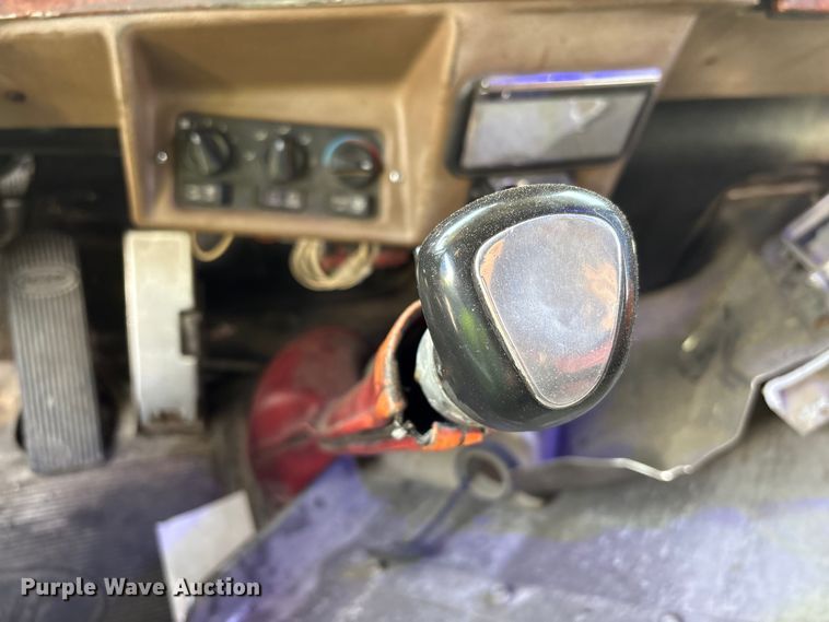 image for item YA3342 2000 Peterbilt 379 semi truck