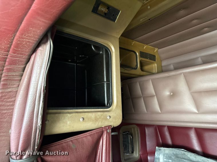 image for item YA3342 2000 Peterbilt 379 semi truck