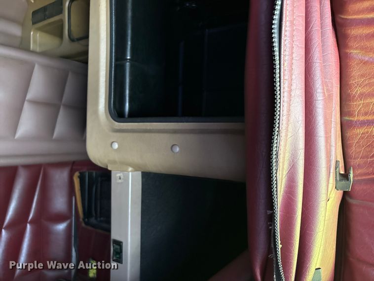 image for item YA3342 2000 Peterbilt 379 semi truck