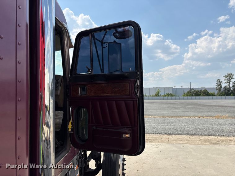 image for item YA3342 2000 Peterbilt 379 semi truck