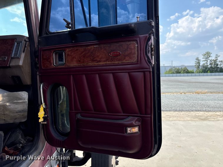 image for item YA3342 2000 Peterbilt 379 semi truck