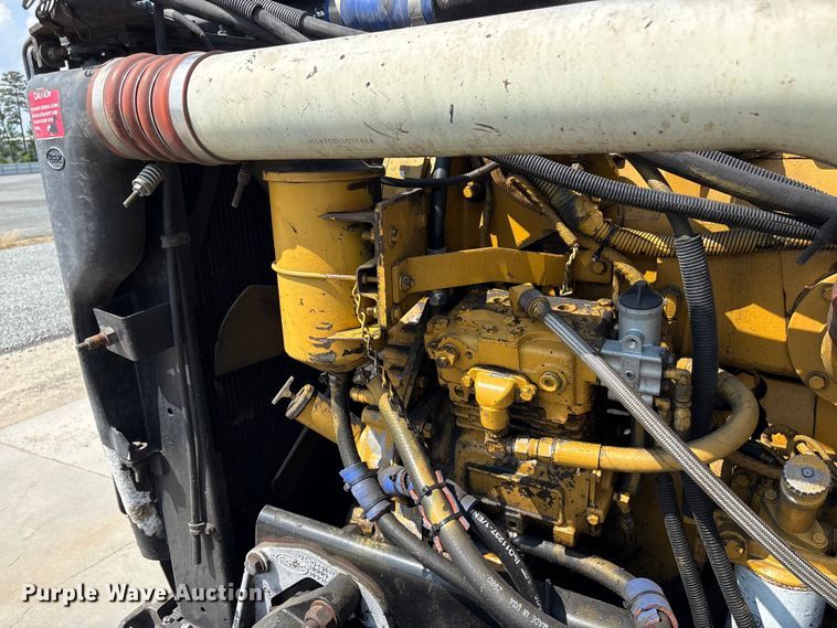image for item YA3342 2000 Peterbilt 379 semi truck