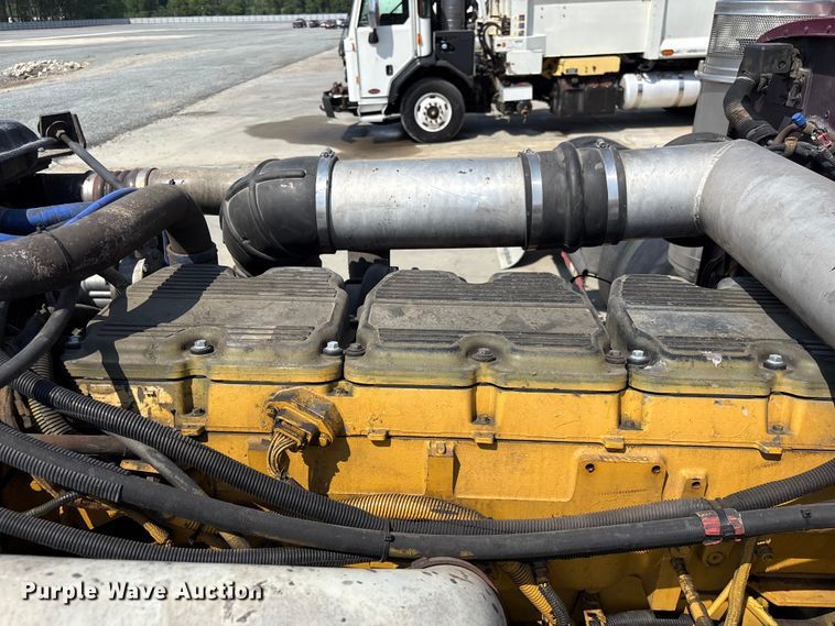 image for item YA3342 2000 Peterbilt 379 semi truck