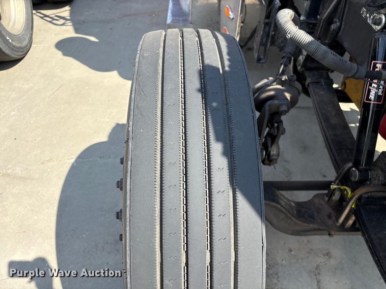 image for item YA3342 2000 Peterbilt 379 semi truck